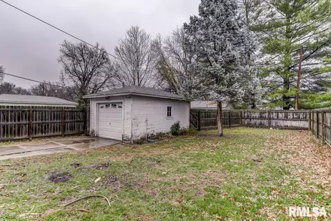 1904 Holmes Ave, Springfield, IL 62704 photo 5