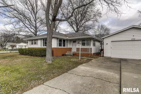 2701 Queensway Dr, Springfield, IL 62703 photo 2