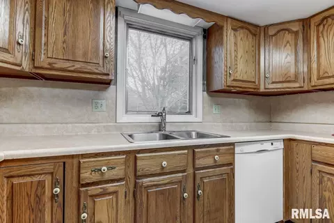 205 Nottingham Rd, Springfield, IL 62704 photo 9