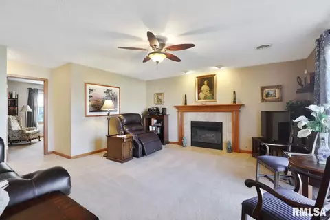 104 Verona Dr, Springfield, IL 62703 photo 2
