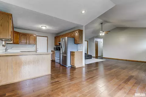 1201 Dani Ln, Springfield, IL 62712 photo 11
