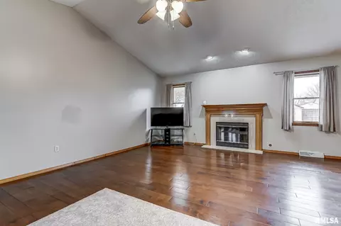 1201 Dani Ln, Springfield, IL 62712 photo 9