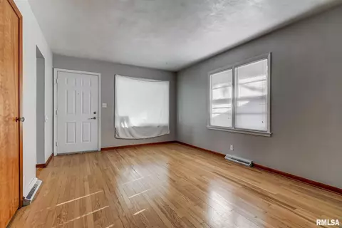 1609 Schrader Ave, Springfield, IL 62702 photo 5