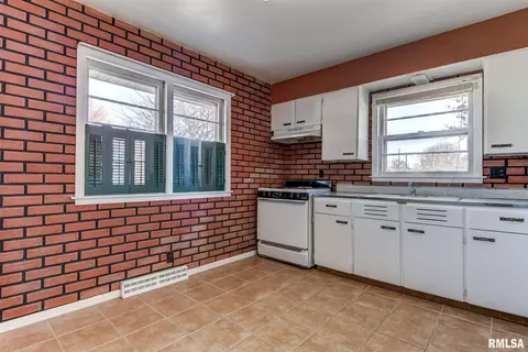 1609 Schrader Ave, Springfield, IL 62702 photo 7