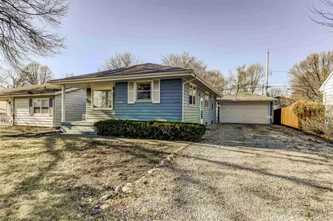 1609 Schrader Ave, Springfield, IL 62702 photo 2