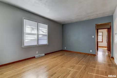 1609 Schrader Ave, Springfield, IL 62702 photo 3