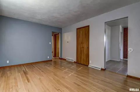 1609 Schrader Ave, Springfield, IL 62702 photo 6
