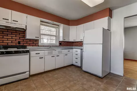 1609 Schrader Ave, Springfield, IL 62702 photo 8
