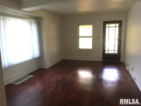 2104 S Spring St, Springfield, IL 62704 photo 2
