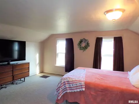 214 E Holmes St, Oneida, IL 61467 photo 20