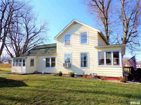 214 E Holmes St, Oneida, IL 61467 photo 4