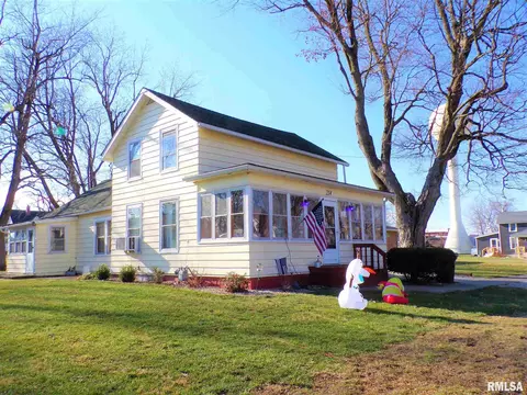 214 E Holmes St, Oneida, IL 61467 photo 3