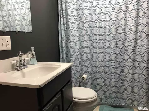 952 N Ohio St, Springfield, IL 62702 photo 15
