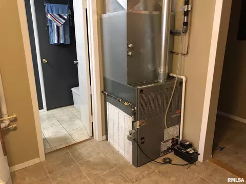 952 N Ohio St, Springfield, IL 62702 photo 19