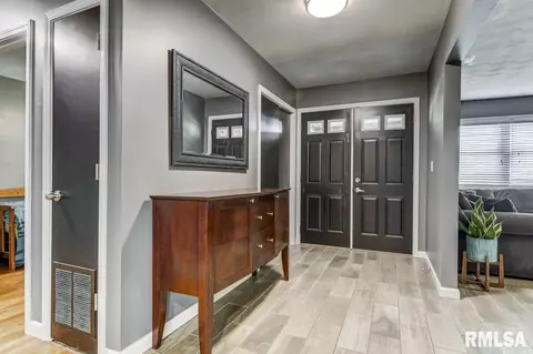 1 Royal Rd, Springfield, IL 62702 photo 3