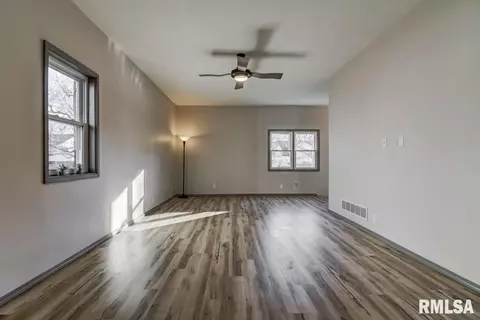 167 N Illinois St, Springfield, IL 62702 photo 3