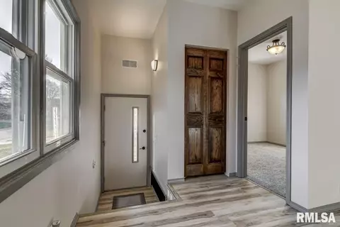 167 N Illinois St, Springfield, IL 62702 photo 2
