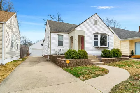 2440 S Lowell Ave, Springfield, IL 62704 photo 1