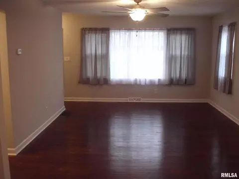 45 Midland Ct, Springfield, IL 62702 photo 2