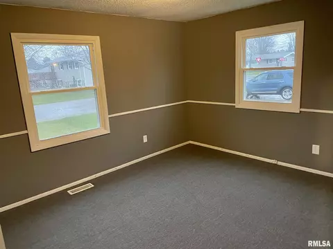 202 N Cedar St, Abingdon, IL 61410 photo 12