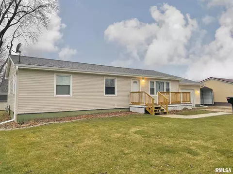 202 N Cedar St, Abingdon, IL 61410 photo 2