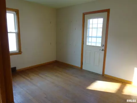2829 S Walnut St, Springfield, IL 62704 photo 4