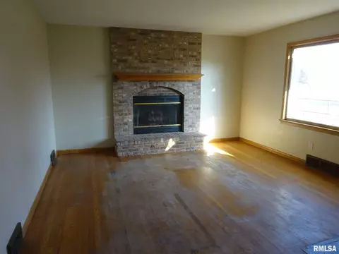 2829 S Walnut St, Springfield, IL 62704 photo 3