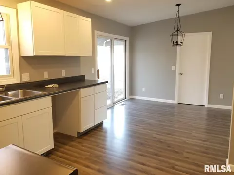 113 E Main St, Thayer, IL 62689 photo 12