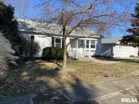113 E Main St, Thayer, IL 62689 photo 1