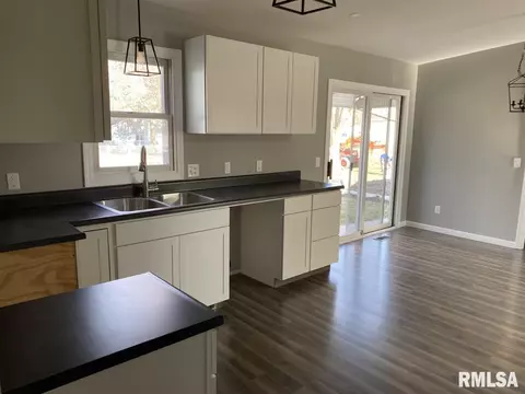 113 E Main St, Thayer, IL 62689 photo 4