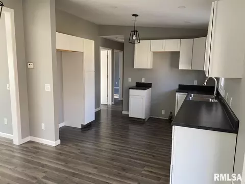113 E Main St, Thayer, IL 62689 photo 5