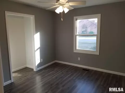 113 E Main St, Thayer, IL 62689 photo 16