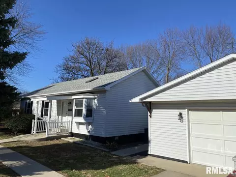 113 E Main St, Thayer, IL 62689 photo 2