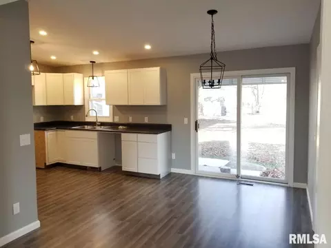 113 E Main St, Thayer, IL 62689 photo 6