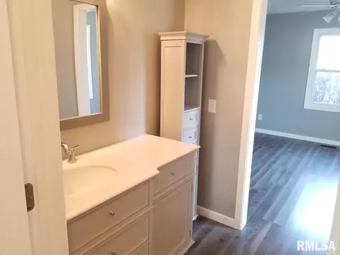113 E Main St, Thayer, IL 62689 photo 19