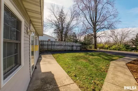 722 Patton Ave, Springfield, IL 62702 photo 2