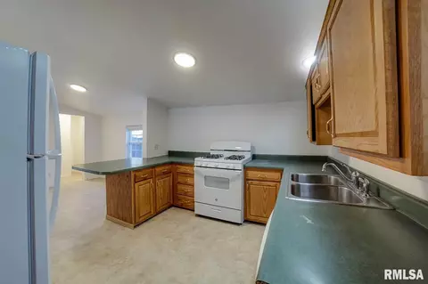 722 Patton Ave, Springfield, IL 62702 photo 11