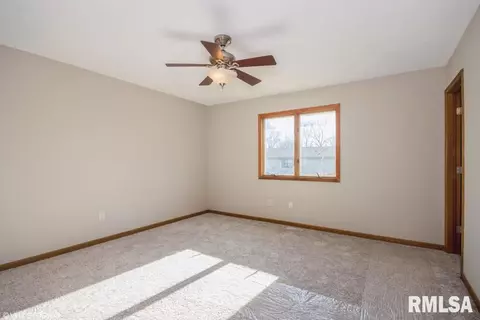 3008 Sutherland Rd, Springfield, IL 62702 photo 6