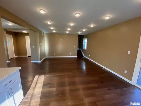 104 Andover Dr, Springfield, IL 62704 photo 2