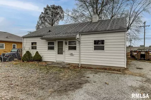 1021 W Iles Ave, Springfield, IL 62704 photo 2