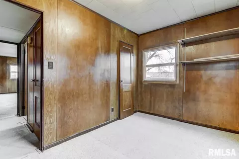 1021 W Iles Ave, Springfield, IL 62704 photo 11
