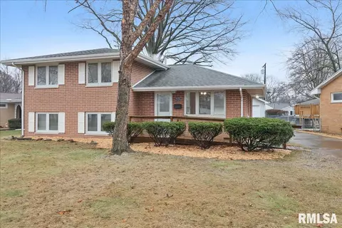 2328 Eastview Dr, Springfield, IL 62702 photo 1