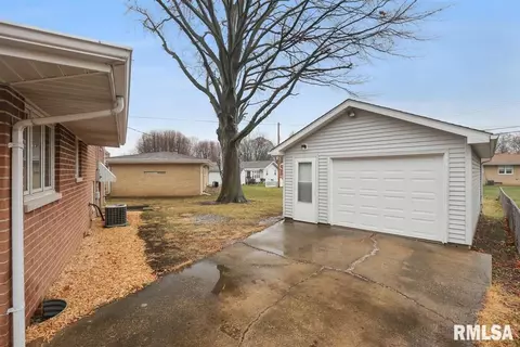 2328 Eastview Dr, Springfield, IL 62702 photo 5