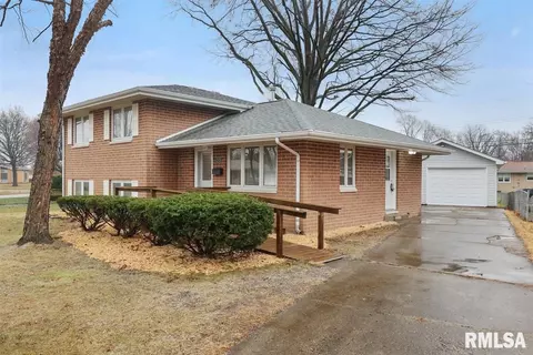 2328 Eastview Dr, Springfield, IL 62702 photo 3