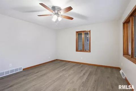 2328 Eastview Dr, Springfield, IL 62702 photo 8