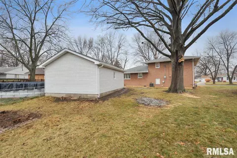 2328 Eastview Dr, Springfield, IL 62702 photo 6