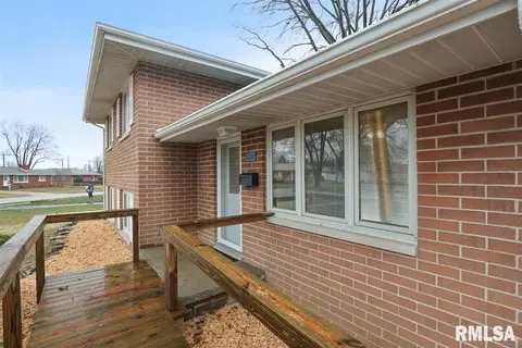 2328 Eastview Dr, Springfield, IL 62702 photo 4