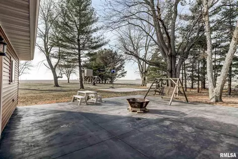 1372 E 800 N Rd, Owaneco, IL 62555 photo 40