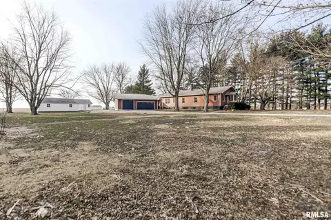 1372 E 800 N Rd, Owaneco, IL 62555 photo 1