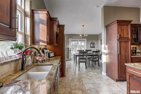 1372 E 800 N Rd, Owaneco, IL 62555 photo 12